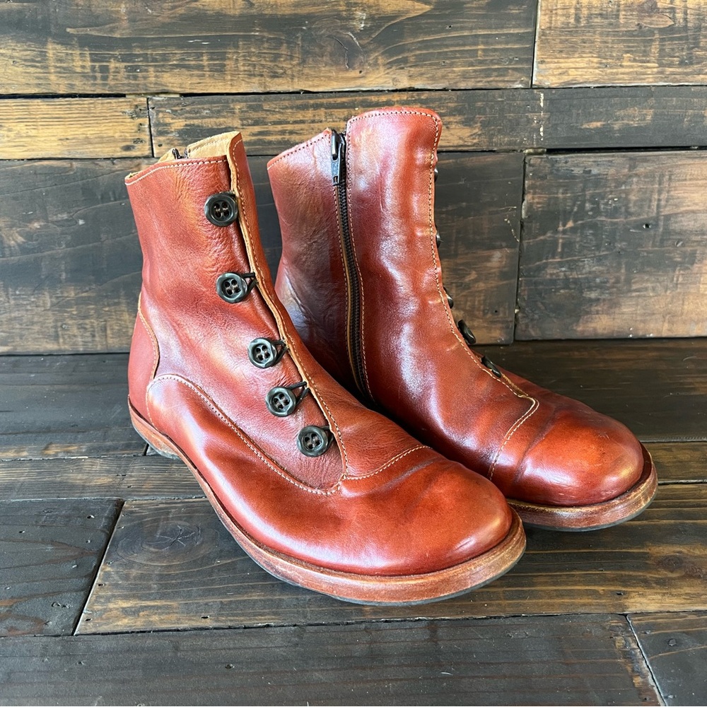 Cydwoq Leather Button Ankle Boots